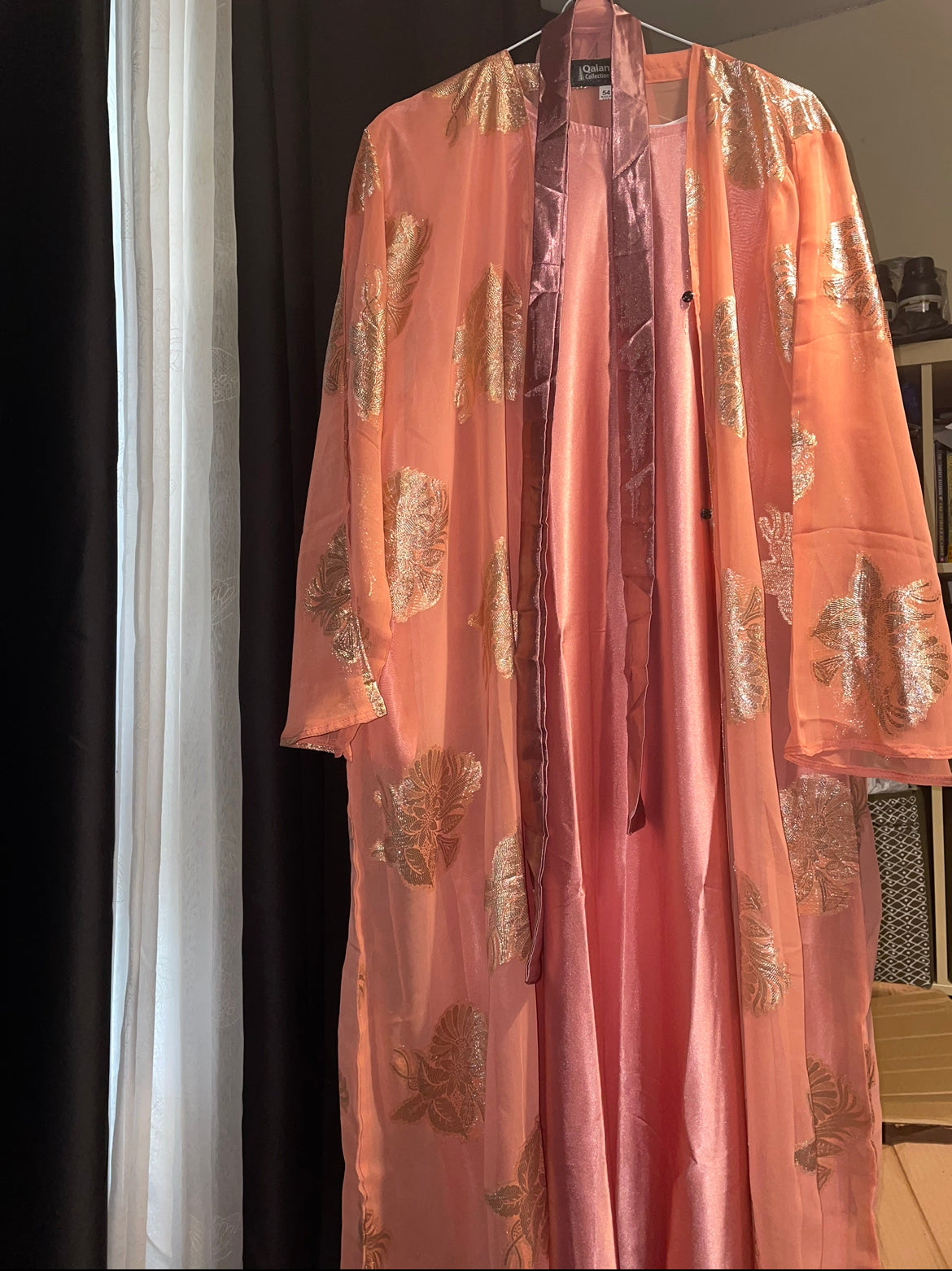 An open fransawi dress in pastel orange