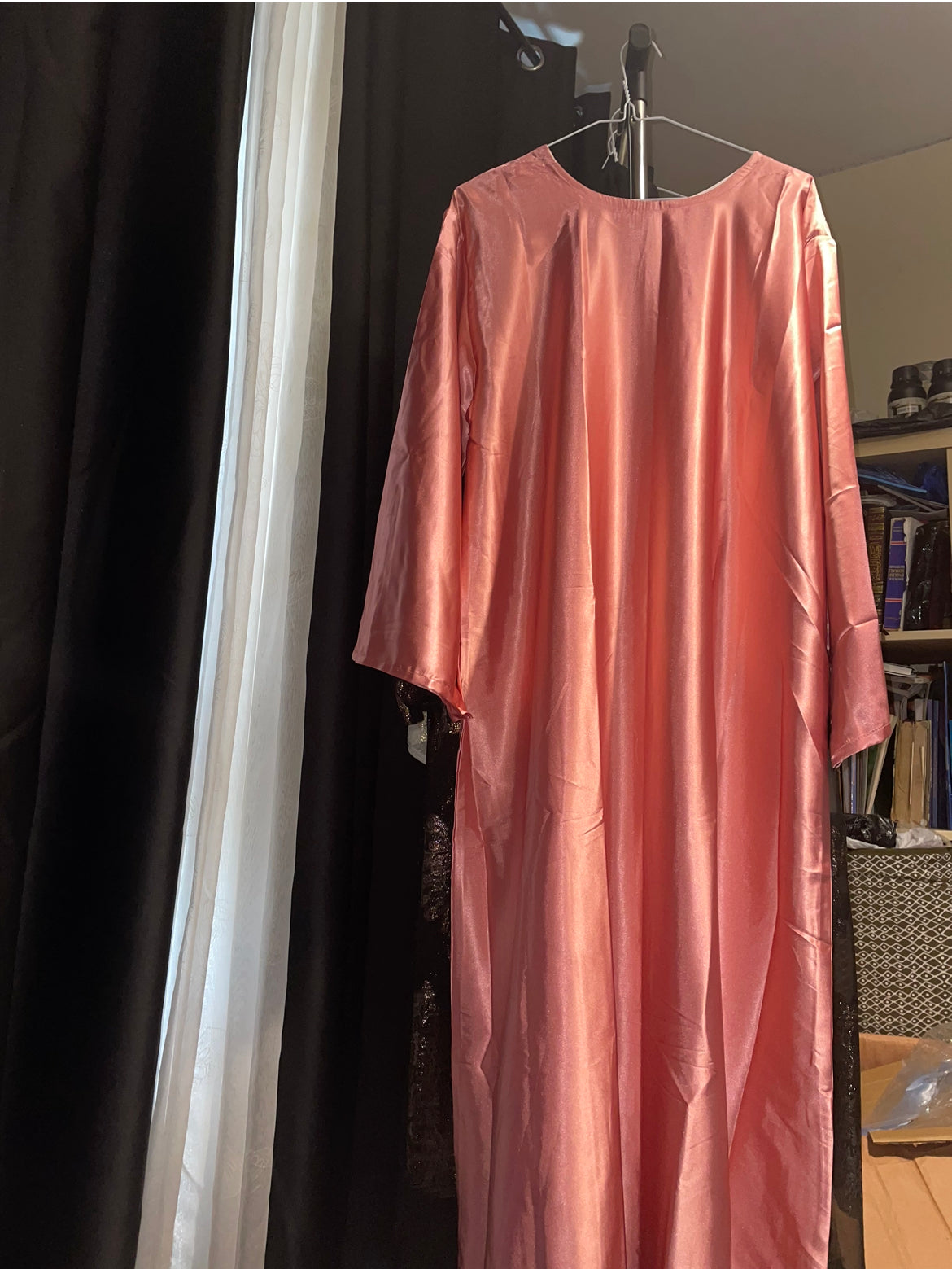 An open fransawi dress in pastel orange